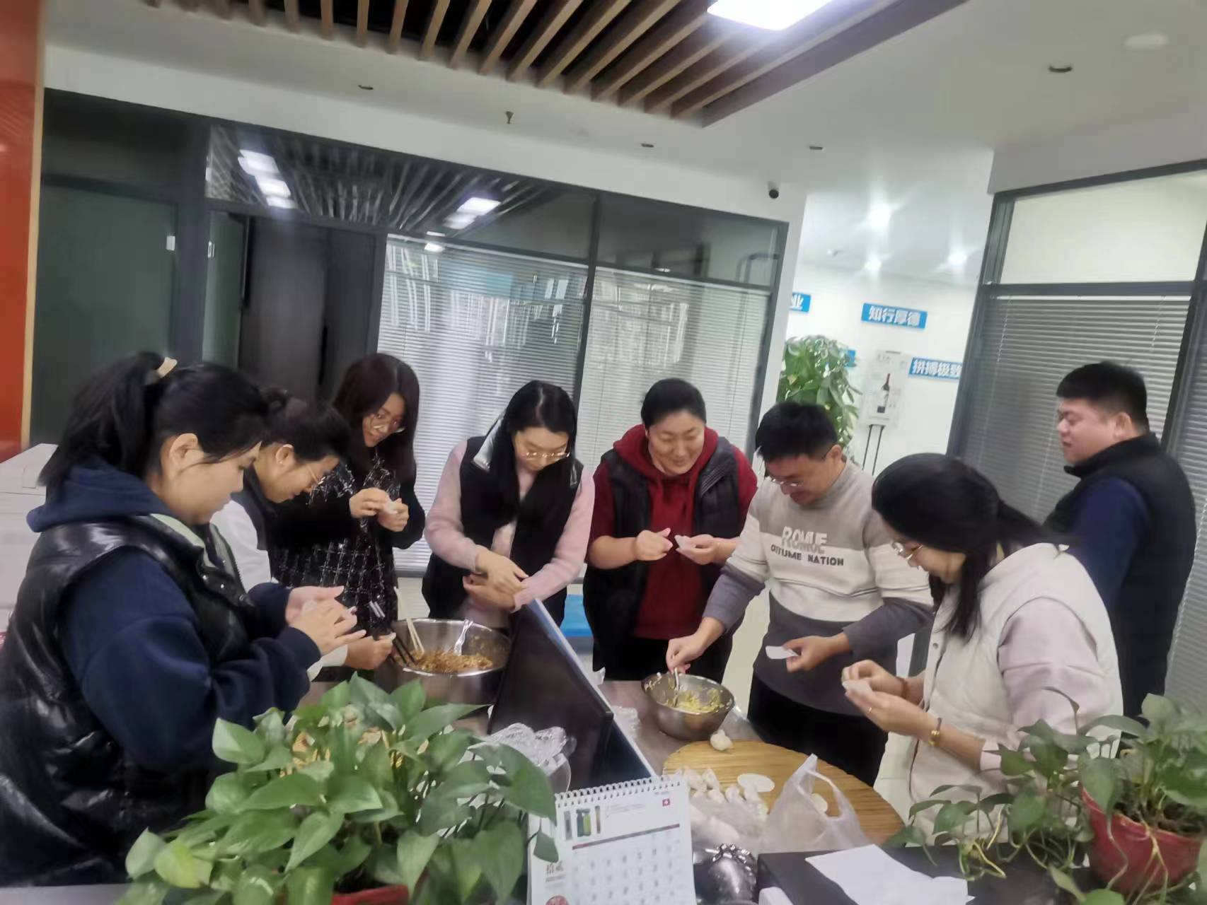 黃河大道一期工程青銀高速以北段地面道路順利通過驗(yàn)收